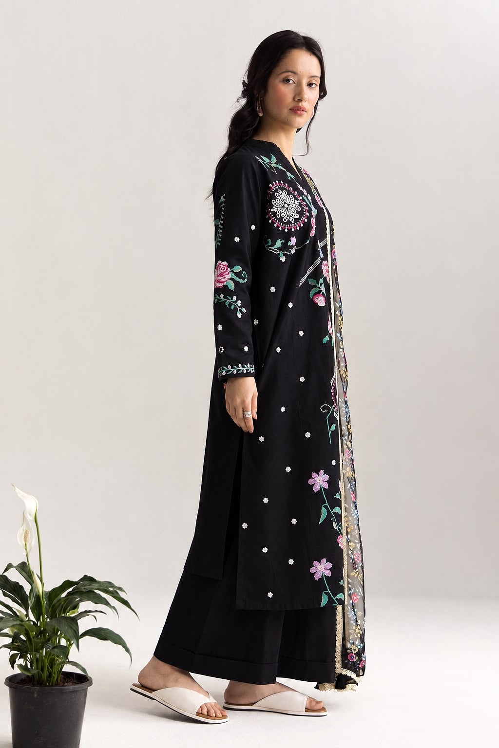 DHANAK EMBROIDERED UNSTITCH 3PC SUIT