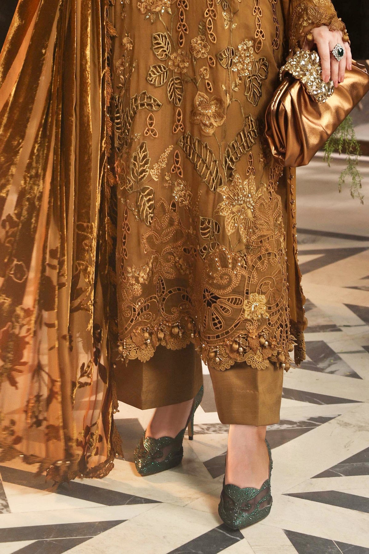 CHIFFON HEAVY EMBROIDERED UNSTITCHED 3PC SUIT