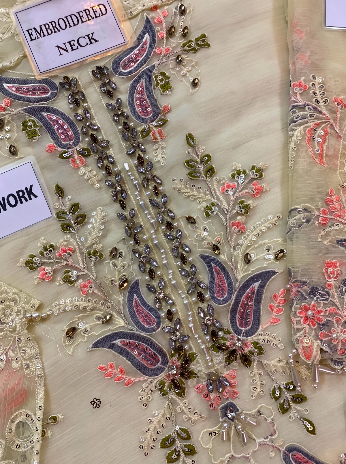 CHIFFON HEAVY EMBROIDERED UNSTITCHED 3PC SUIT